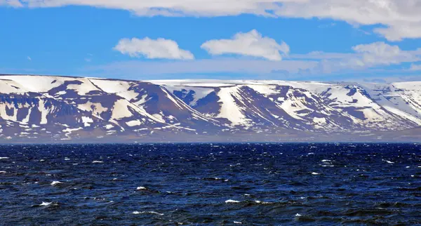 Sea, mountains and sky — Stock Photo, Image