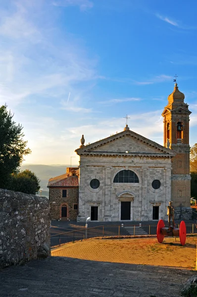 Iglesia italiana en la puesta del sol — Foto de Stock