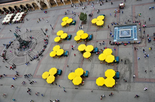 Paraplu's door marktplein — Stockfoto