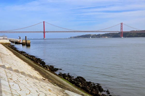 Мост 24 июля, Лиссабон — стоковое фото