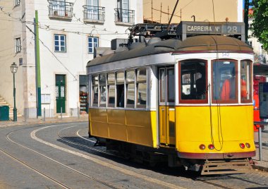 Lizbon sarı tramvay
