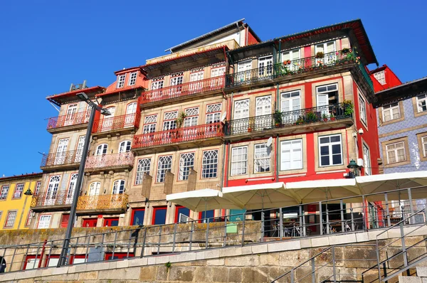Bunte Häuser an der Riviera in Porto — Stockfoto