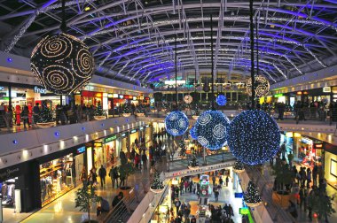 Alışveriş merkezindeki Noel süsleri