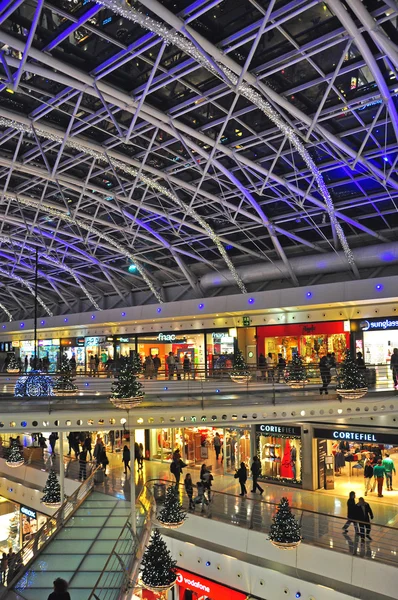 Decoraciones de Navidad en el centro comercial — Foto de Stock