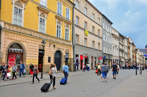 Florianska, huvudsakliga shopping gatan i krakow — Stockfoto