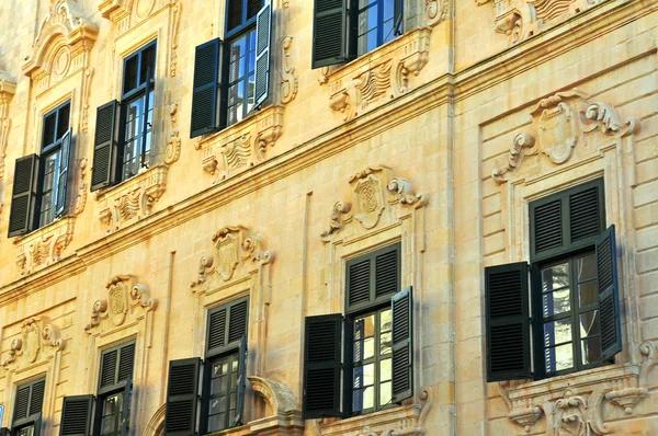 Fenster geöffnet — Stockfoto