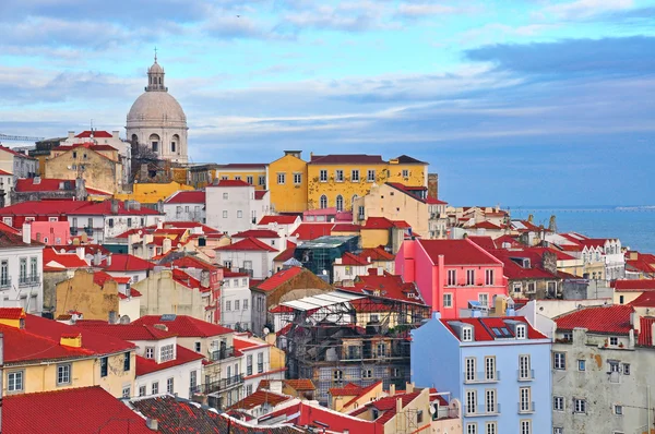 Farbenfrohe Häuser von Lissabon — Stockfoto