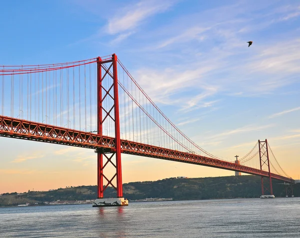 Puente de Lisboa al atardecer — Foto de Stock