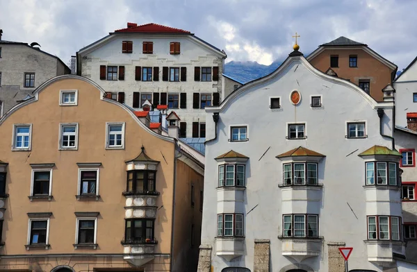 Maisons typiques autrichiennes dans la province du Tyrol — Photo