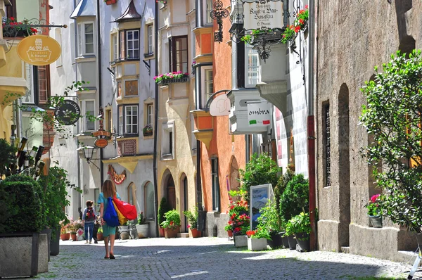 Bella strada nella città del Tirolo — Foto Stock