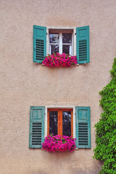 Açık pencere eşiği — Stok fotoğraf