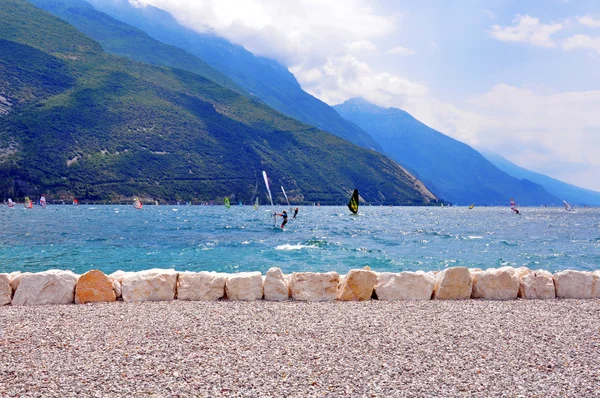 Windserfing sur le lac de Garde — Photo