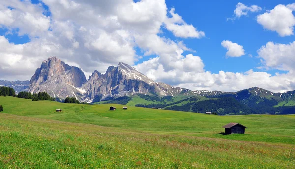 Paisagem montanhosa em itália — Fotografia de Stock