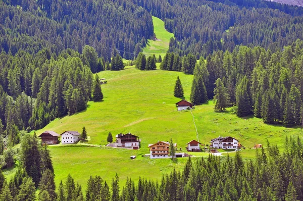 Alpler kırsal evleri — Stok fotoğraf