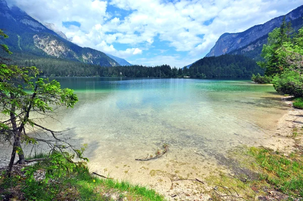 Mountain lake in Alps — Stock Photo, Image