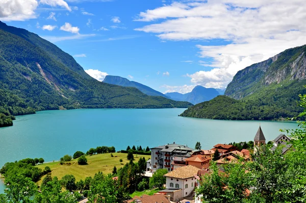 Molveno lake in Dolomites — Stock Photo, Image
