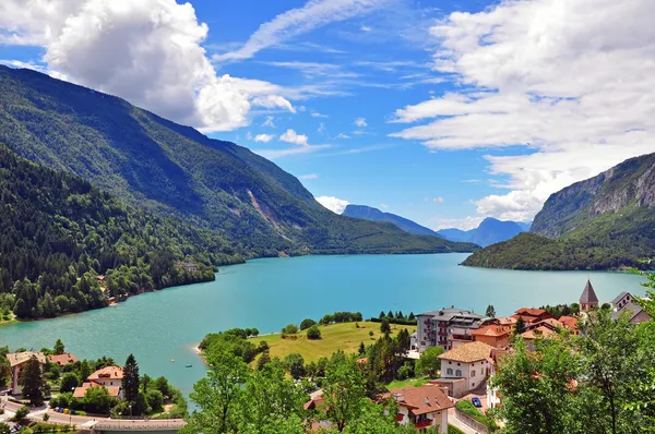 Jezioro Molveno, Włochy — Zdjęcie stockowe