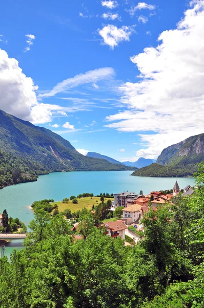 Molveno see, italien — Stockfoto