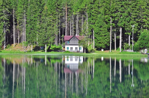 Haus am See — Stockfoto