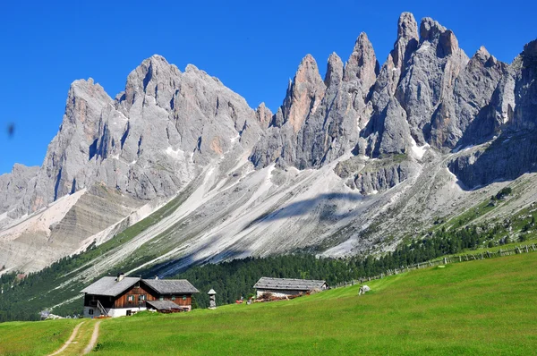 Maison dans les Alpes italiennes — Photo
