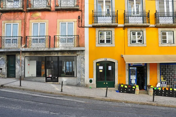 Leere straße in Lissabon, portugal — Stockfoto