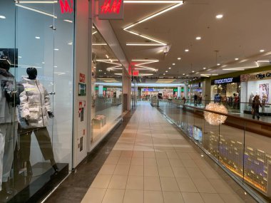 Yaroslavl, Rusya - 30 Ekim 2021: Yaroslavl 'daki Aura Alışveriş Merkezi.