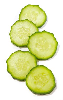 Salatalık dilimleri