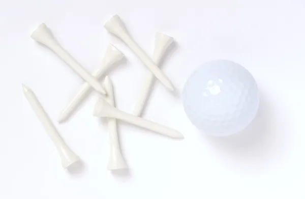 Golfball und Abschläge — Stockfoto