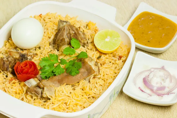 Fårkött biryani med ägg — Stockfoto