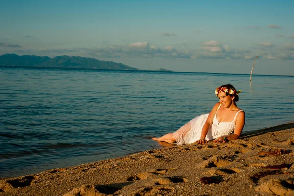 Woman on the beach — Stock Photo, Image