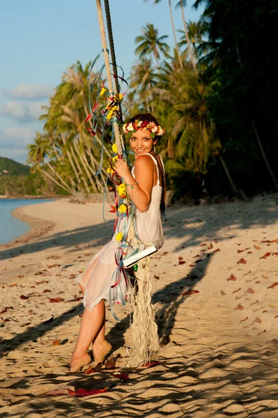 Girl on the beach — Stock Photo, Image