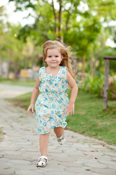 Girl on the walking — Stock Photo, Image