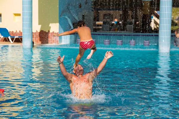 Free karate lesson in the pool — Stock Photo, Image