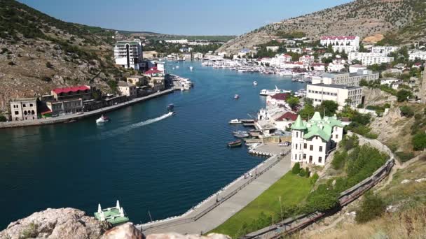 Vídeo Panorámico Colina Bahía Balaklava Sebastopol Crimea Pequeña Ciudad Costera — Vídeo de stock