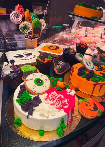 Variété Gâteaux Décorés Dans Style Halloween Dans Vitrine Pâtisserie — Photo