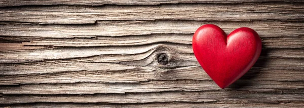 Single Red Wooden Heart Rustic Table Background Valentine Day — Fotografia de Stock
