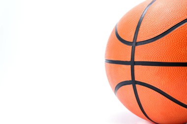 Beyaz arkaplanda izole edilmiş turuncu basketbol