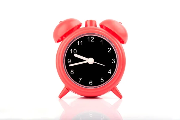 Reloj Despertador Retro Rojo Aislado Sobre Fondo Blanco —  Fotos de Stock