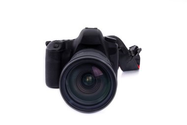 Siyah dslr kamera beyaz arkaplanda izole edildi