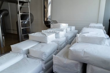 Bir yığın beyaz kese kağıdı..