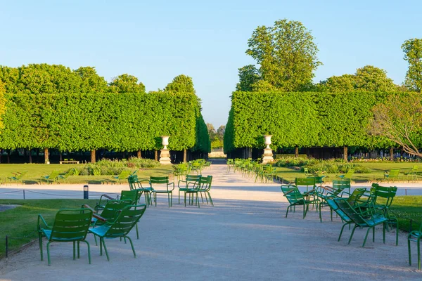 Urnes Pierre Chaises Vides Dans Jardin Des Tuileries Paris Long — Photo