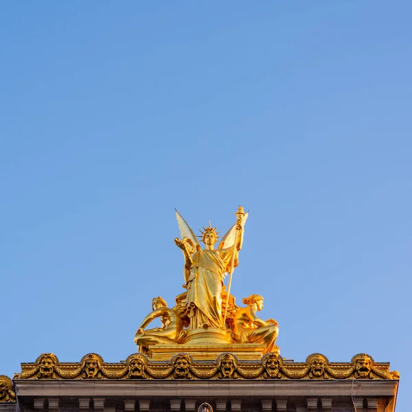 Escultura Ouro Topo Ópera Paris Tirada Uma Manhã Primavera Com — Fotografia de Stock