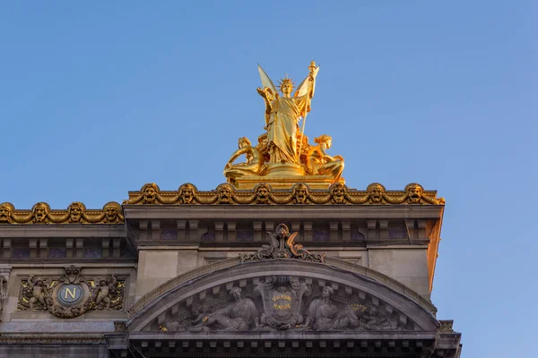 Escultura Ouro Topo Ópera Paris Tirada Uma Manhã Primavera Sem — Fotografia de Stock