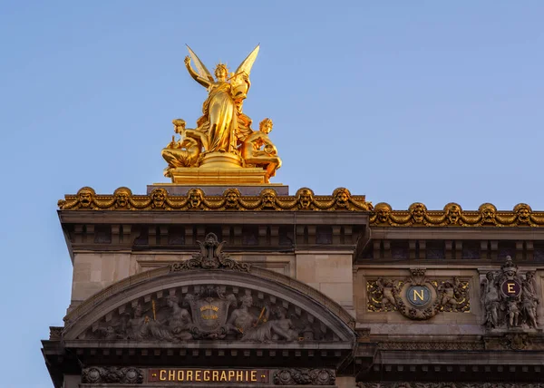 Paris Operası Nın Tepesindeki Altın Heykel Bir Bahar Sabahı Hiç — Stok fotoğraf