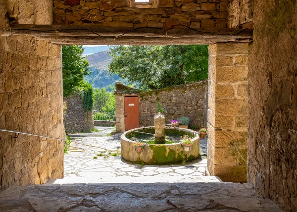 Fountain Seen Porch Located Village Barre Des Cevennes Southern France — Stok fotoğraf