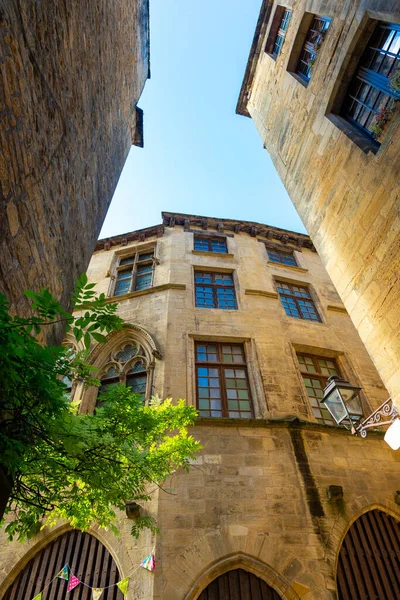 Fachada Renascentista Edifício Residencial Uma Bela Cidade Pedra Amarela Francesa — Fotografia de Stock