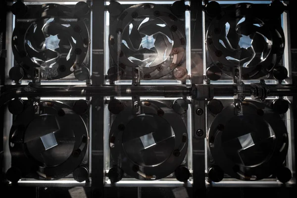 Enstitut du mode arabe adlı bir Paris müzesinin penceresinin diyafram açıklığının detaylarına yakın çekim