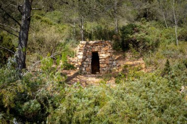 A stone hut in southern France scrubland with no people