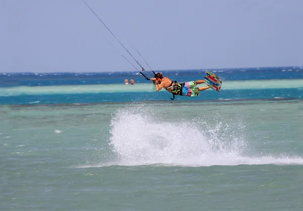 Parasailing sau parapanta — Fotografie, imagine de stoc