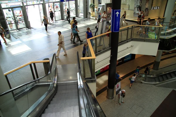 Grande centro commerciale — Foto Stock